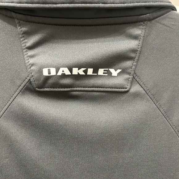 Oakley button up Performance wear! Size Medium! - Picture 2 of 5